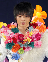 Kis-My-Ft2玉森裕太、伝説の“ピンクのホットパンツ衣装”の真相を語った！