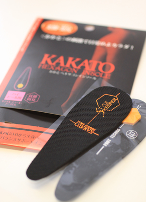踵に敷くだけでボディシェイプ！　人気上昇中のインソール「KAKATO」