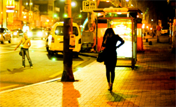 相手は韓国芸能界の有名人ばかり。次々と●●して生活費を稼ぐ日本人女子