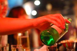 明大生集団昏倒事件だけじゃない…ソウルでも日本人女子が路上に放置