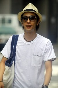 A.B.C-Z・河合郁人、キャバクラでサイン＆記念撮影!?　地方仕事で「ハメ外し」疑惑