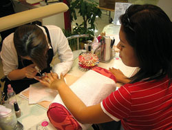 ネイリストが警告！　爪トラブルを回避するケアとは……