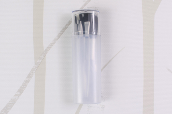 【100均ずぼらシュラン】ダイソーコスメ「化粧ブラシセット」がコンパクトで、メイクをパパッと直せちゃう！の画像2