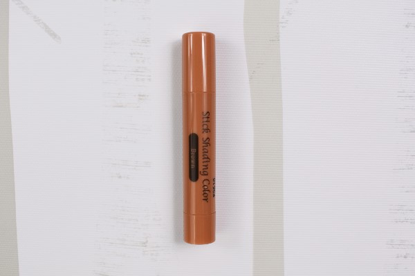 【100均ずぼらシュラン】ダイソー「スティックシェーディングカラー」はリップクリーム感覚で使えちゃう!?の画像2