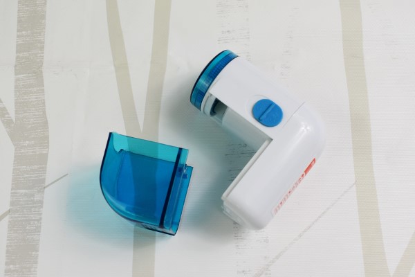 【100均ずぼらシュラン】ダイソー「くるくる毛玉取り」でセーターの毛玉を一網打尽!?の画像3