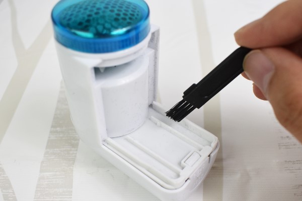 【100均ずぼらシュラン】ダイソー「くるくる毛玉取り」でセーターの毛玉を一網打尽!?の画像8