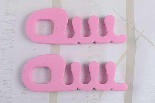 【100均ずぼらシュラン】ダイソー「足らくらくパット」ペディキュアを塗る時、足をガッチリ固定！の画像2