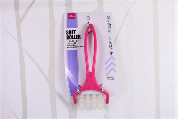 【100均ずぼらシュラン】ダイソー「ソフトローラー」で足のコリを解消!? 程良い刺激がクセになるの画像1