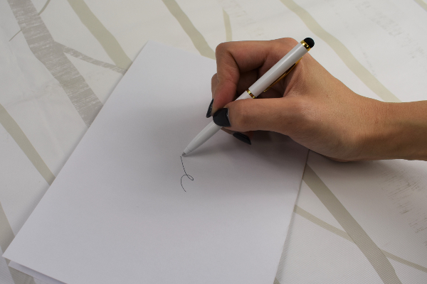 【100均ずぼらシュラン】ダイソー「タッチペン（ボールペン付）」手袋をはめたままでもスマホの操作が楽ちん！の画像7