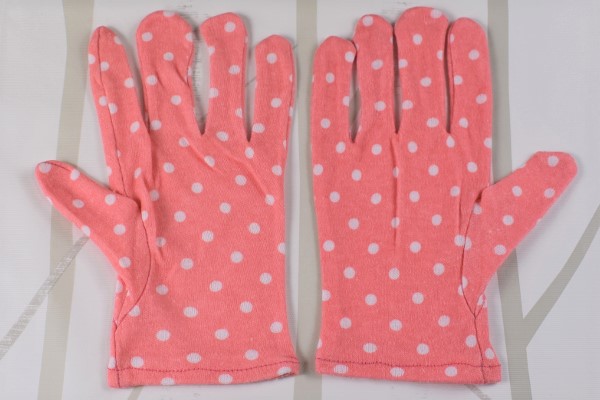 【100均ずぼらシュラン】ダイソー「ナイトパック手袋」寝てる間のハンドケアに使える？の画像1