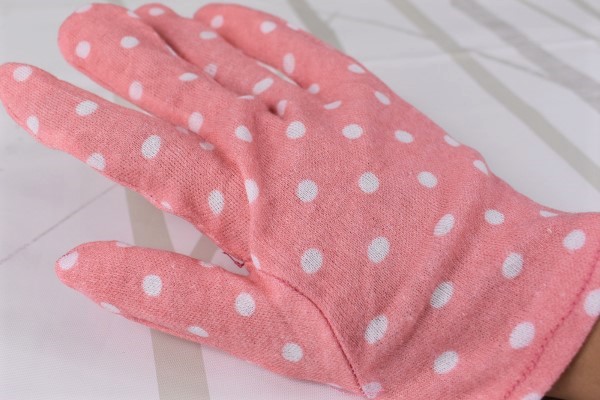 【100均ずぼらシュラン】ダイソー「ナイトパック手袋」寝てる間のハンドケアに使える？の画像5