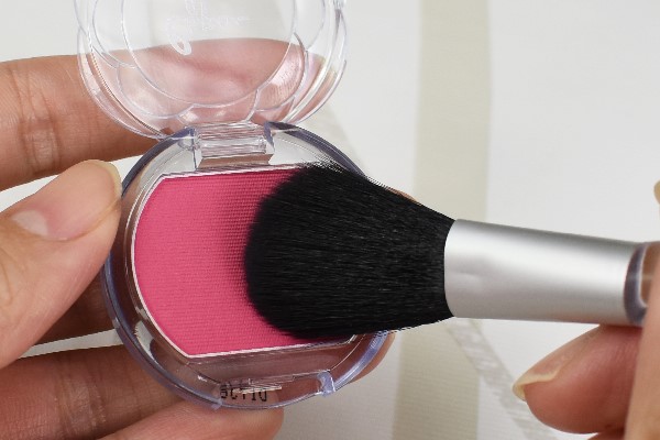 【100均ずぼらシュラン】ダイソー「エスポルール パウダーチーク」で程よい血色感をゲット！の画像5