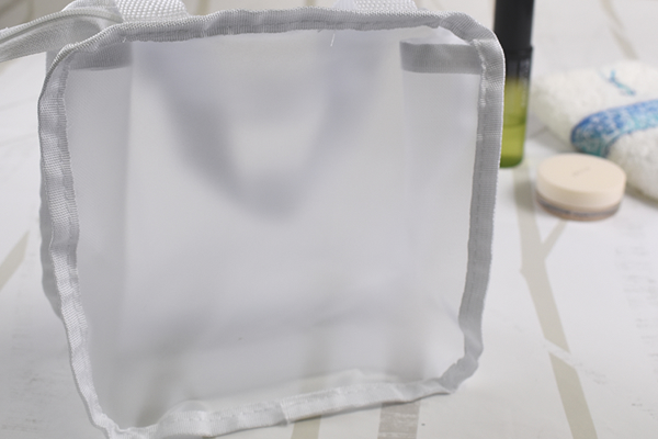 【100均ずぼらシュラン】セリア「スパバッグ ファスナー付」スケルトンな見た目がオシャレで銭湯女子必見！の画像1