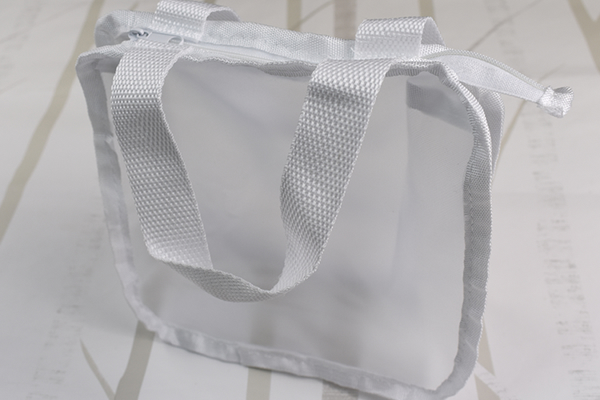 【100均ずぼらシュラン】セリア「スパバッグ ファスナー付」スケルトンな見た目がオシャレで銭湯女子必見！の画像3