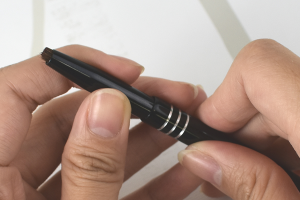 【100均ずぼらシュラン】ダイソー「リップブラシ －伸縮タイプ－」馬毛のブラシの使い心地は？の画像4