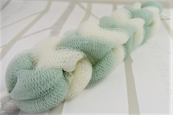 【100均ずぼらシュラン】セリア「のばしてラクラク背中洗い」伸縮性抜群でボディタオルより使える!?の画像1