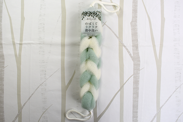 【100均ずぼらシュラン】セリア「のばしてラクラク背中洗い」伸縮性抜群でボディタオルより使える!?の画像2