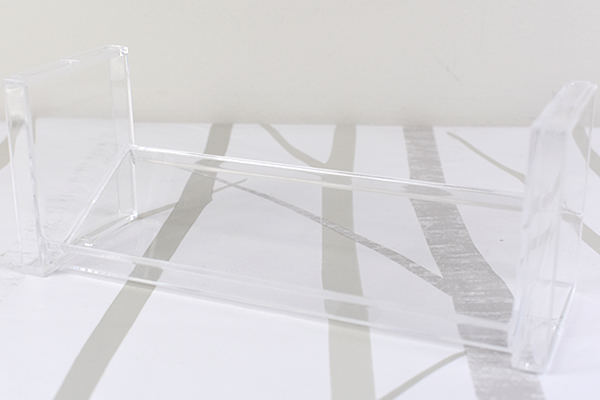 【100均ずぼらシュラン】ダイソー「ボトルスタンド（斜めタイプ）」マニキュアの置き場所に困ったときに役立つ！の画像1