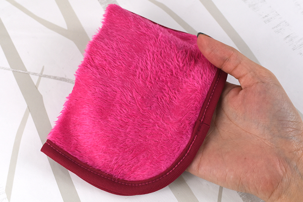 【100均ずぼらシュラン】ダイソー「クレンジングタオル」水だけで化粧が落ちるか効力を検証！の画像7