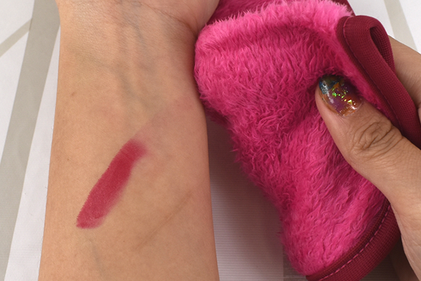 【100均ずぼらシュラン】ダイソー「クレンジングタオル」水だけで化粧が落ちるか効力を検証！の画像9