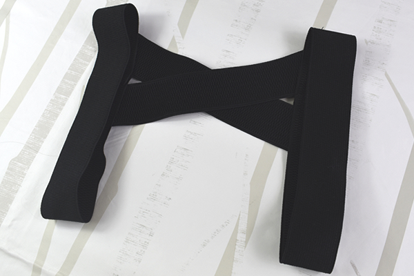 【100均ずぼらシュラン】ダイソー「美姿勢サポーター」モデルのような姿勢になれる!?の画像3