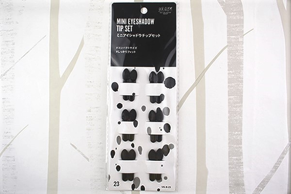 【100均ずぼらシュラン】ダイソーコスメ「UG ミニアイシャドウチップセット」肌触り優しくコスパ最強！の画像2