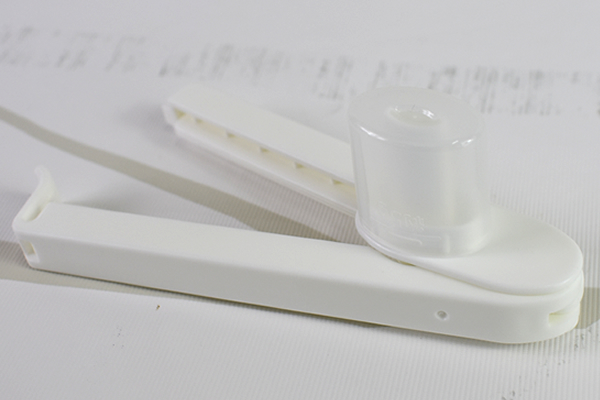 【100均ずぼらシュラン】ダイソー「落ち落ちV 粉末おそうじ用袋キャップ」計量できて粉末洗剤が使いやすくなる！の画像3