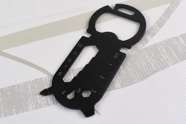 【100均ずぼらシュラン】ダイソー「マルチツール（キーホルダー型）」は手のひらサイズの工具箱!?の画像1