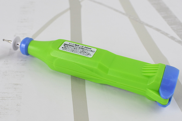 【100均ずぼらシュラン】ダイソー「3Vタイプ ミニルーター」グラスに好きな模様を彫れて、気分はデザイナー！の画像1