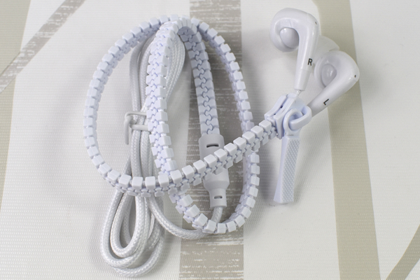 【100均ずぼらシュラン】ダイソー「ステレオイヤホン（ジッパータイプ）」の使い心地やいかに……？の画像3