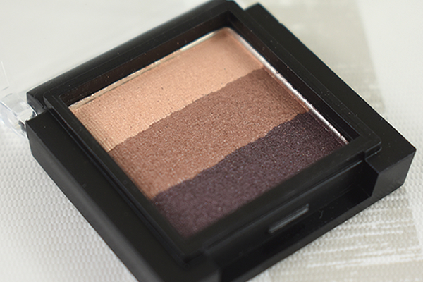 【100均ずぼらシュラン】ダイソーコスメ「UG グラデーションアイシャドウ BG-1」なら簡単ひと塗りでズボラ向き!?の画像3