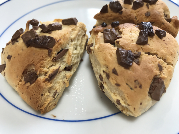 ラク速レシピ・ゆかりさん「チョコチャンクスコーン」、卵・バター不使用なのに……料理できない主婦が初めての菓子作り！の画像6