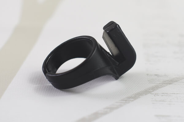 【100均ずぼらシュラン】ダイソー「糸切りリング」で裁縫での糸切りがストレスフリーに！の画像3