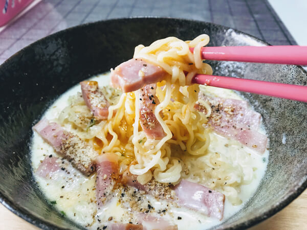 バズレシピ・リュウジさん【レンジ濃厚塩カルボ麺】、塩ラーメン＆牛乳がまさかの相性抜群で最後の汁まで飲み干した！の画像5