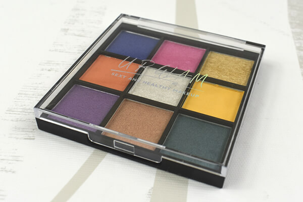 【100均ずぼらシュラン】ダイソー「UG ブルーミング アイカラーパレット」華やかなカラーで個性派メイクに挑戦!?の画像1