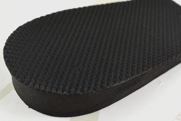 【100均ずぼらシュラン】セリア「ヒールアップパッド」なら数秒で脚長女子に大変身!?の画像3