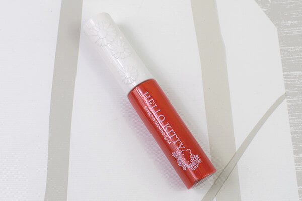 【100均ずぼらシュラン】ダイソーの人気コスメ「BKTグロス（チップ） レッド」でぷっくり唇にかわいく変身の画像3