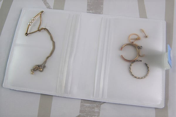 【100均ずぼらシュラン】ダイソー「アクセサリー収納ソフトケース」好きなアクセを自由に持ち歩ける！の画像5