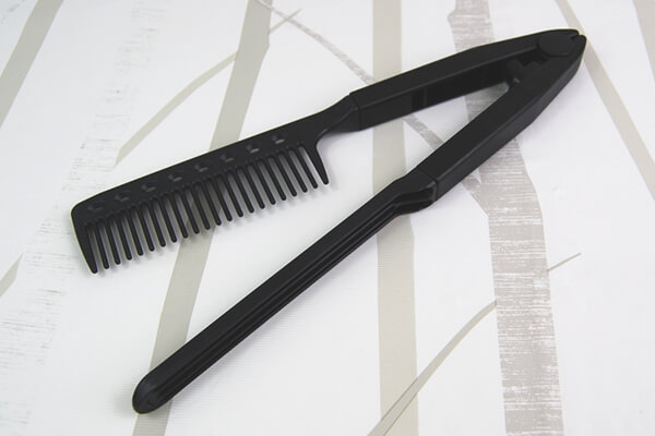 【100均ずぼらシュラン】ダイソー「ストレートコーム」なら、忙しい朝も時短でサラサラヘアに！の画像1