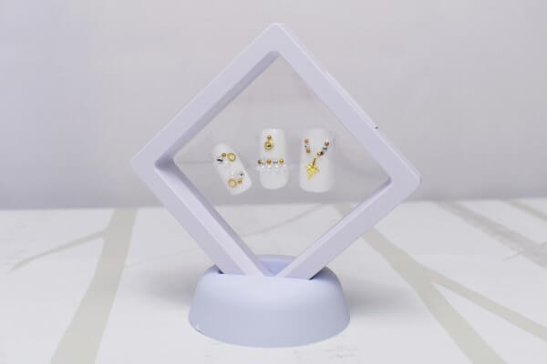 【100均ずぼらシュラン】セリア「ネイルディスプレイスタンド」なら爪だけでなく自室も彩れる!?の画像1