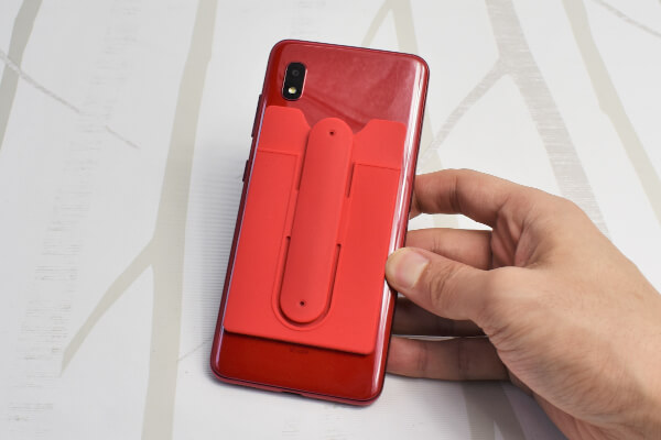 【100均ずぼらシュラン】ダイソー「カードスタンドケース」ならスマホアクセの機能をコンプリート！の画像1