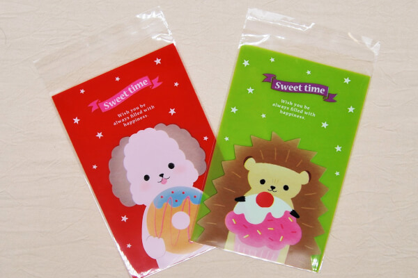 【100均ずぼらシュラン】ダイソー「クリアシールバッグ」相手の心を掴むキュートな袋でプレゼント！の画像1