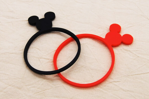 【100均ずぼらシュラン】ダイソー「ゴムバンド」キュートなミッキーのマークで手早くデコレーション！の画像1