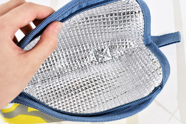 【100均ずぼらシュラン】セリア「ストラップ型ペットボトルカバー 500ml レモン」は 保冷できてフレッシュなレモン柄が夏にぴったり！の画像4