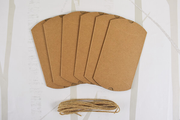 【100均ずぼらシュラン】セリア「ピローボックス クラフト」手作り感たっぷりでハンドメイドの贈り物にぴったり!?の画像3