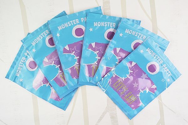 【100均ずぼらシュラン】セリア「チャック付きギフトバッグM 6P EAT」口から中が透けて見えるモンスターがキュートの画像4