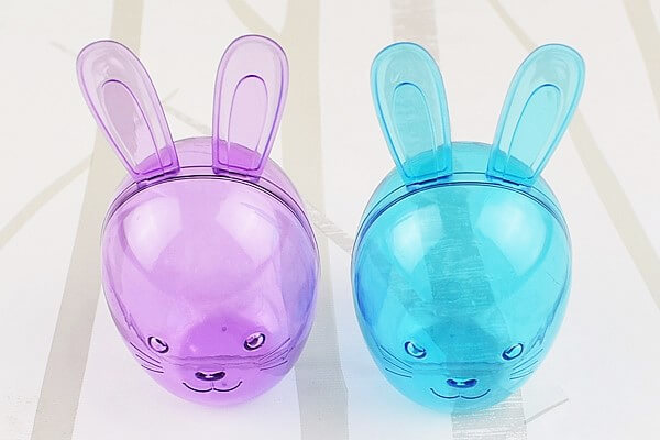 【100均ずぼらシュラン】セリア「ウサギ形プラケース 2P」食べたいお菓子をすぐ取り出せ、2種類使い分けもOKの画像1