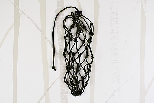 【100均ずぼらシュラン】セリア「パラコードボトルカバー」小さくたためるので軽装でのおでかけにぴったりの画像3