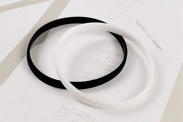 【100均ずぼらシュラン】セリア「シリコーン虫除けブレスレット スリム」は腕につけるだけで使えるの画像1