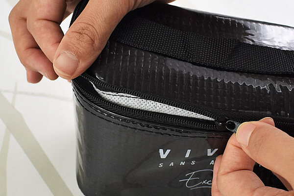 【100均ずぼらシュラン】セリア「PVCランチバニティケース ミルキーカラー」は化粧ポーチみたいで保冷温可能の画像3